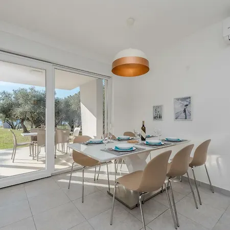 Villa Amfora - First Row By The Sea *