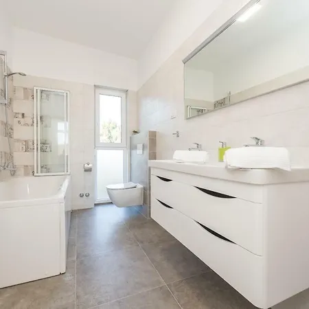 Amfora - First Row By The Sea