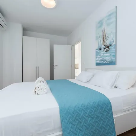 Amfora - First Row By The Sea Villa *