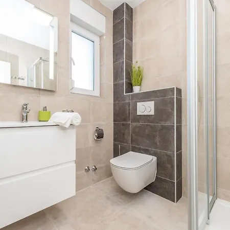 Amfora - First Row By The Sea