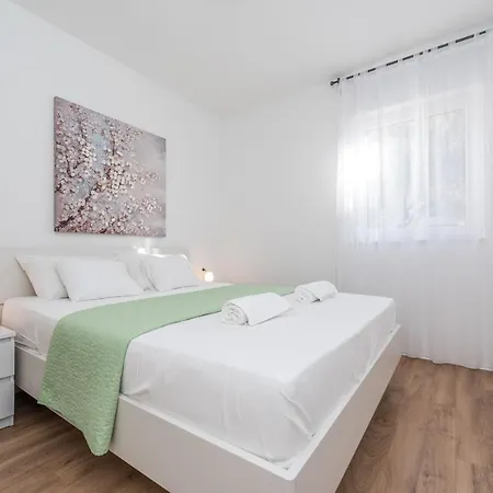 Amfora - First Row By The Sea