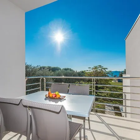 Amfora - First Row By The Sea Villa *