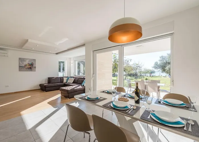 Amfora - First Row By The Sea