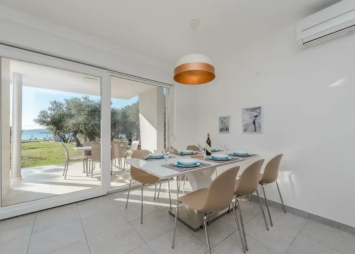 Villa Amfora - First Row By The Sea *