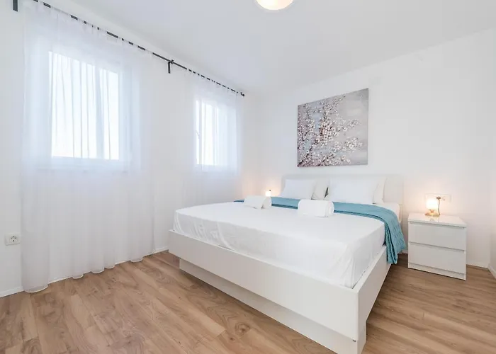 Villa Amfora - First Row By The Sea *