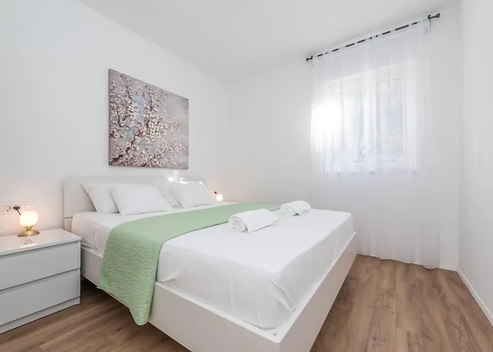 Amfora - First Row By The Sea